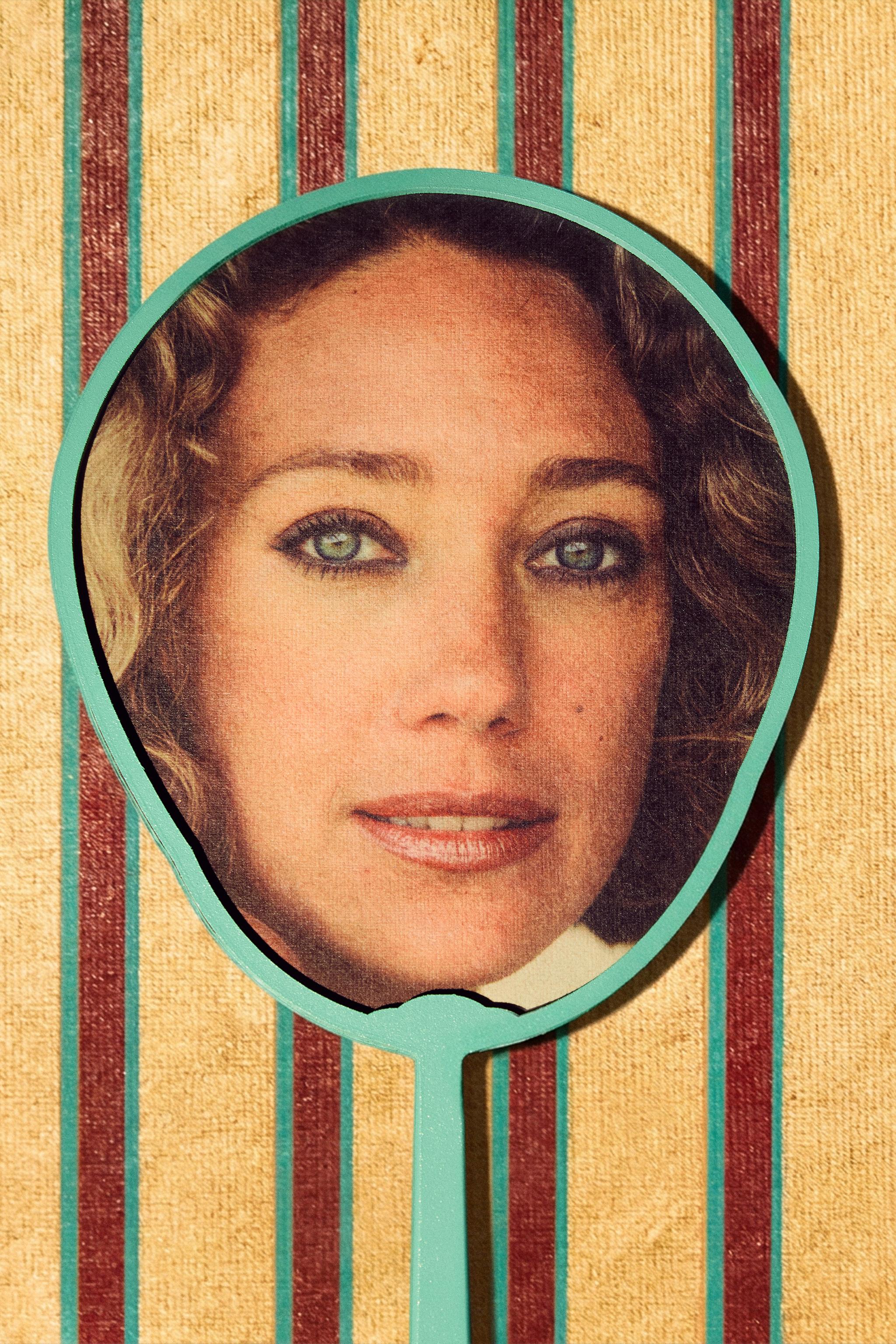 MARISA BERENSON PAPER FAN